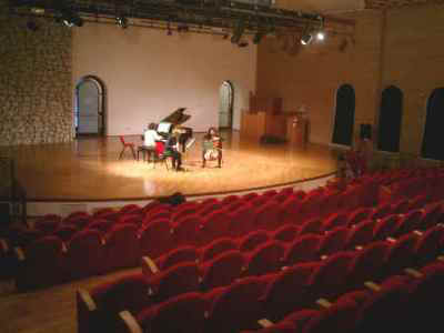 sala_universita.JPG (92219 byte)