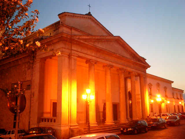 is_cattedrale_notte.JPG (124751 byte)