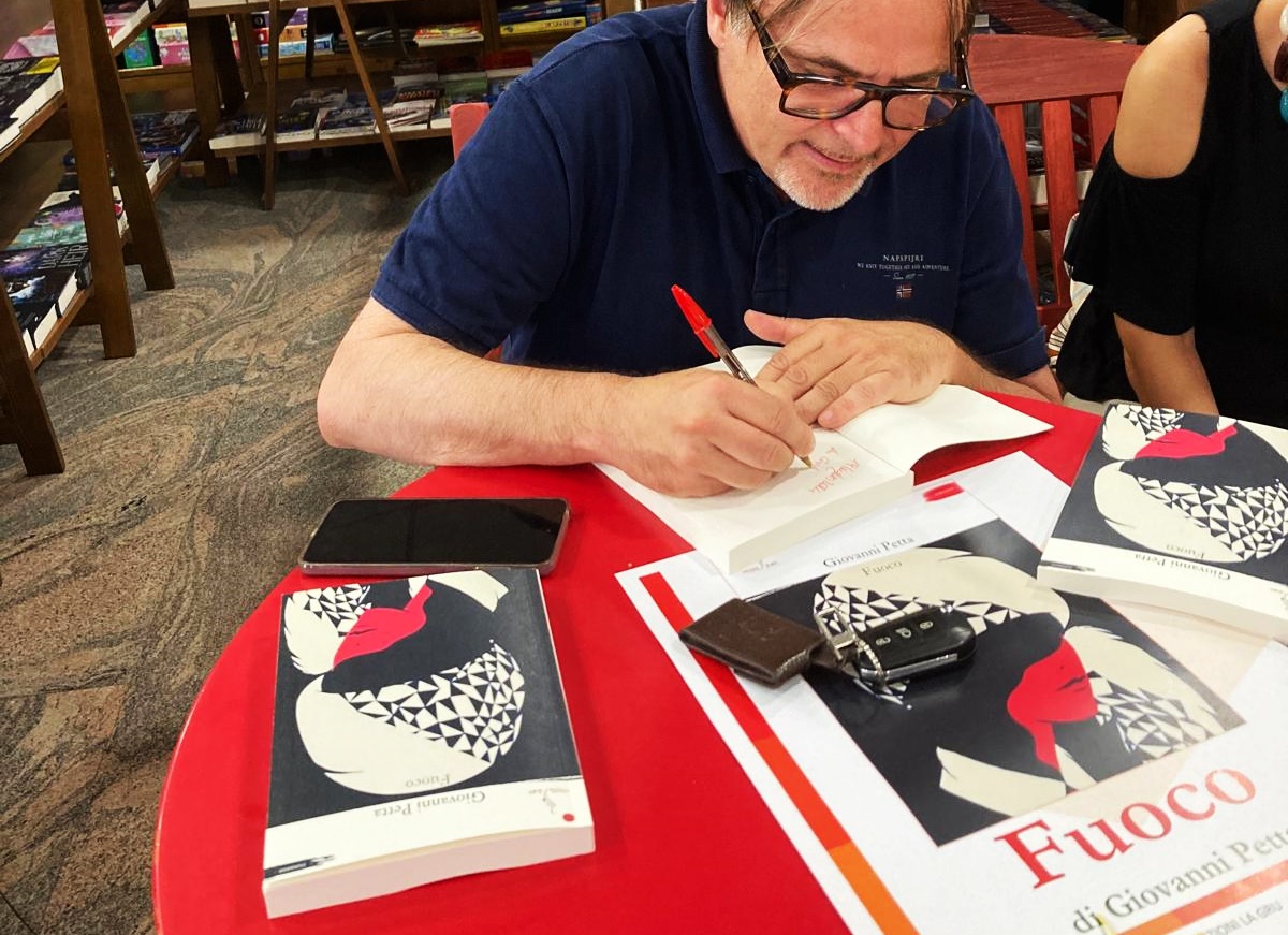 Fuoco, Giovanni Petta, Libreria Della Corte