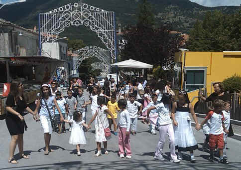 san_donato_100807_processione01.jpg (74638 byte)