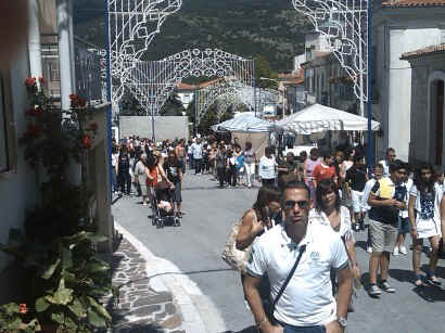 san_donato_100807_processione02.jpg (59296 byte)