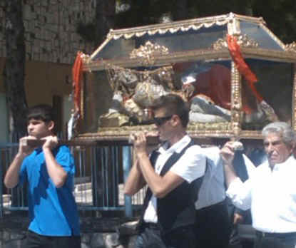 san_donato_100807_processione06.jpg (40458 byte)